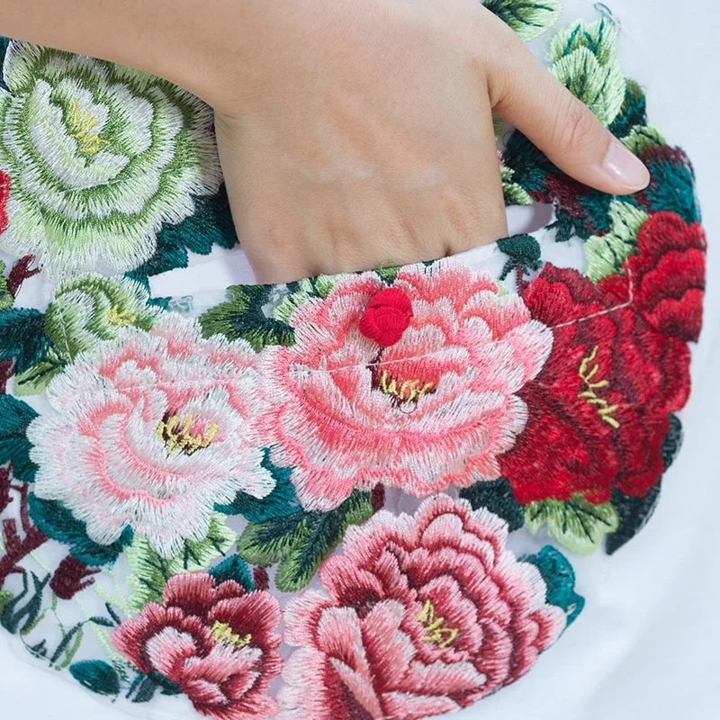 

Ethnic Summer T Shirt Women New 2019 Korean Fashion Loose Casual Vintage T Shirt Embroidery Floral Irregular Folk Shirt AA4801