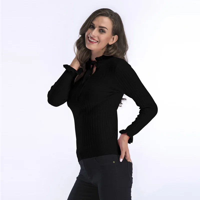 Женский базовый свитер с высоким воротом и бантом белый вязаный на шнурках