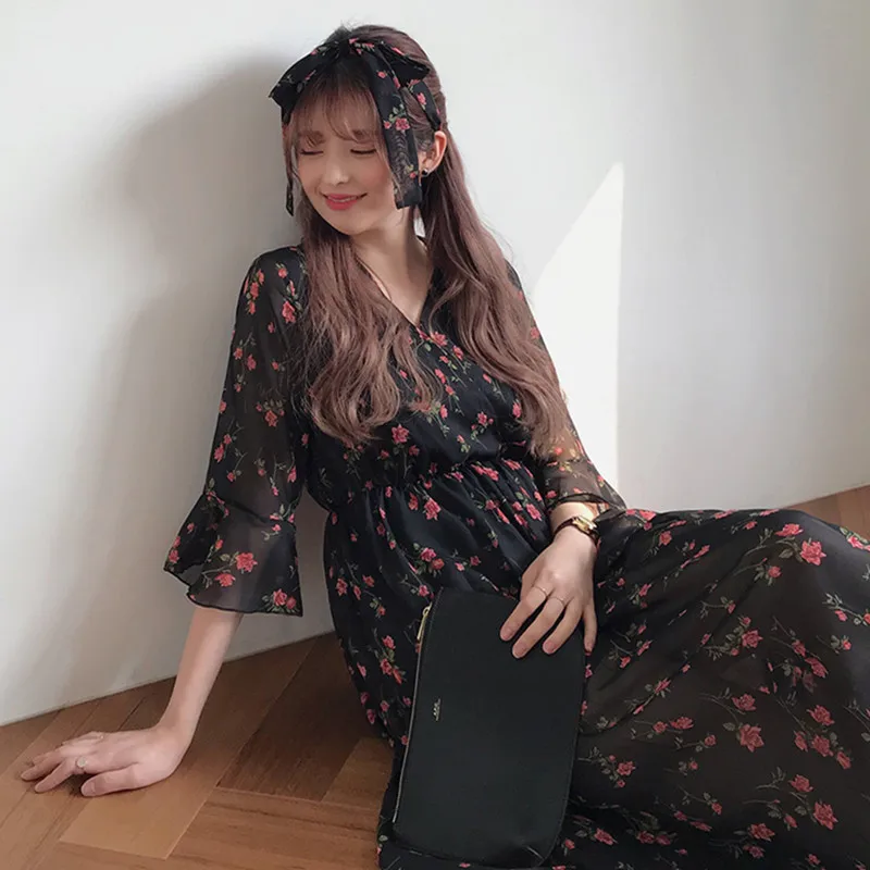 Красивое шифоновое платье мечты с расклешенными рукавами и V образным вырезом