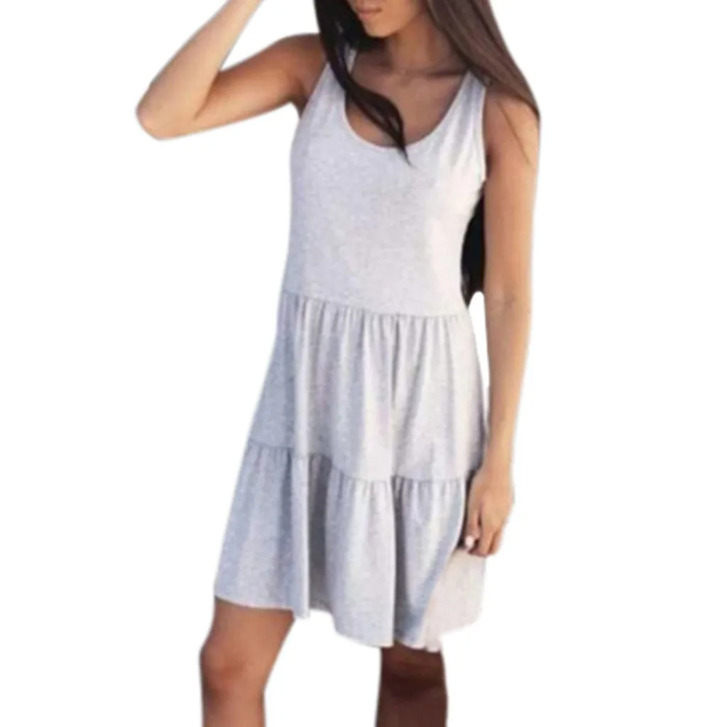 Летнее простое однотонное женское платье на бретельках без рукавов уличное