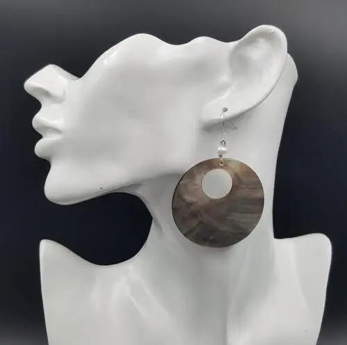 Wholesale Free Shipping &gt&gtWholesale Natural Black Southsea Shell Circle Swing Earrings &amp White Pearl Sweet Water Beads | Украшения и
