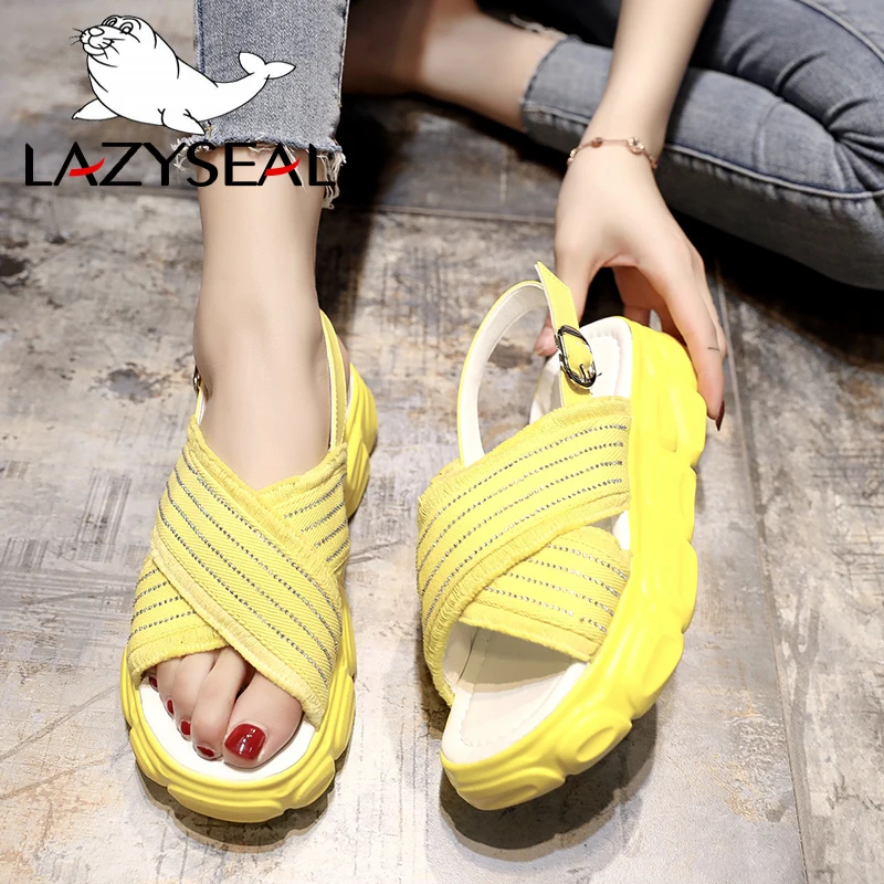 Женские босоножки на танкетке LazySeal черные повседневные из хлопка 5 см с пряжкой