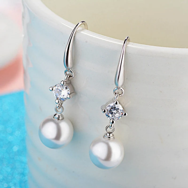 Серьги-подвески из пресноводного жемчуга с белыми каплевидными жемчужинами