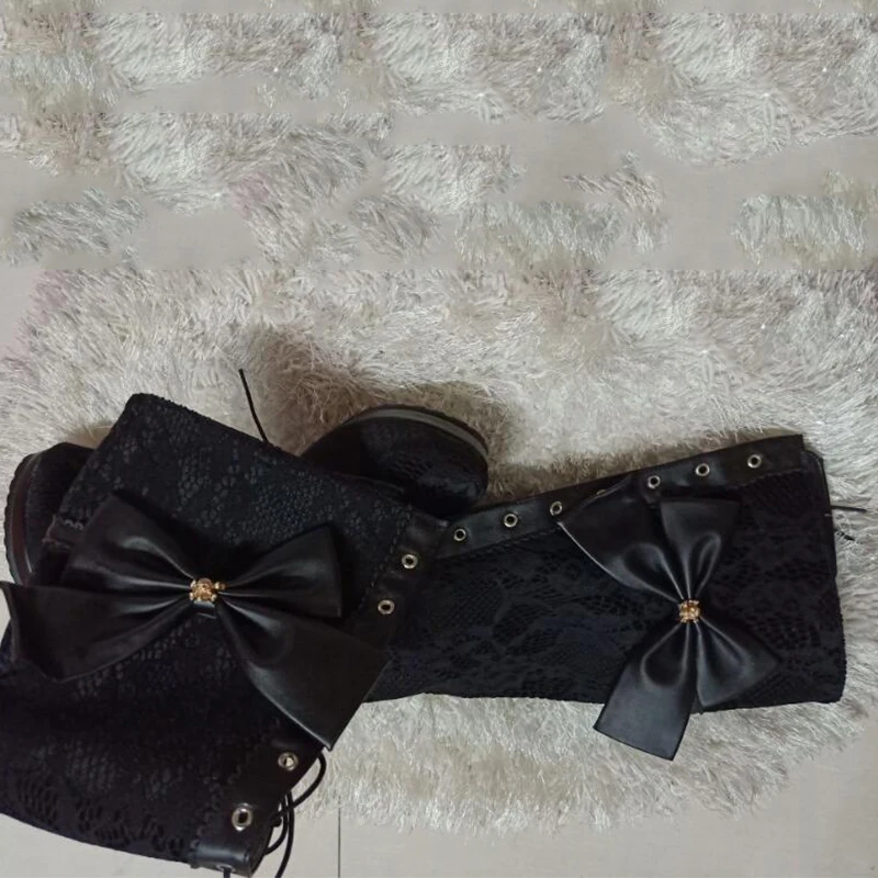 Черные женские ботинки однотонные короткие плюшевые на высоком каблуке с острым