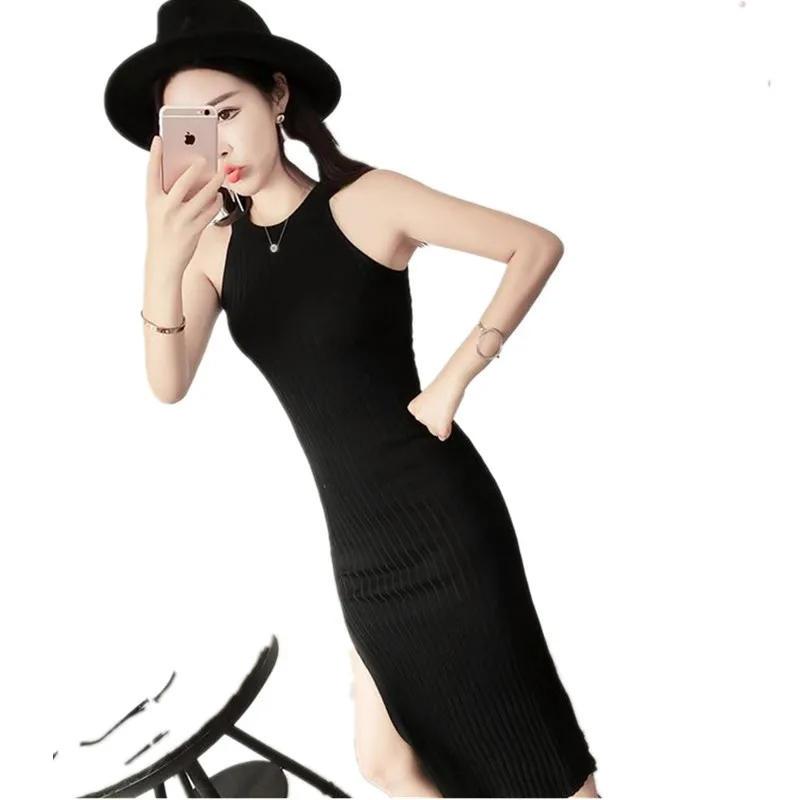 Женское трикотажное платье с лямкой на шее облегающее Клубное бордового цвета