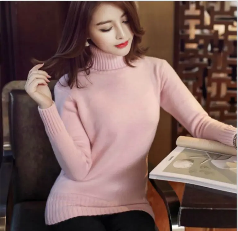 Женский трикотажный свитер-водолазка с длинным рукавом бордового и зеленого