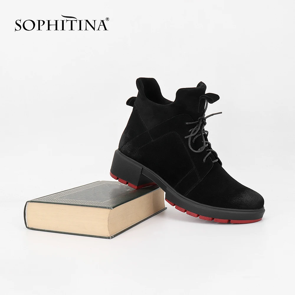 SOPHITINA/Лидер продаж 2019г. Элегантные легкие ботильоны из натурального спилка и стрейчевой ткани, подкладка из ворсина. Удобные теплые ботинки с округленным мыском на низком кублуке и полстой подошве. Обувь. SC91