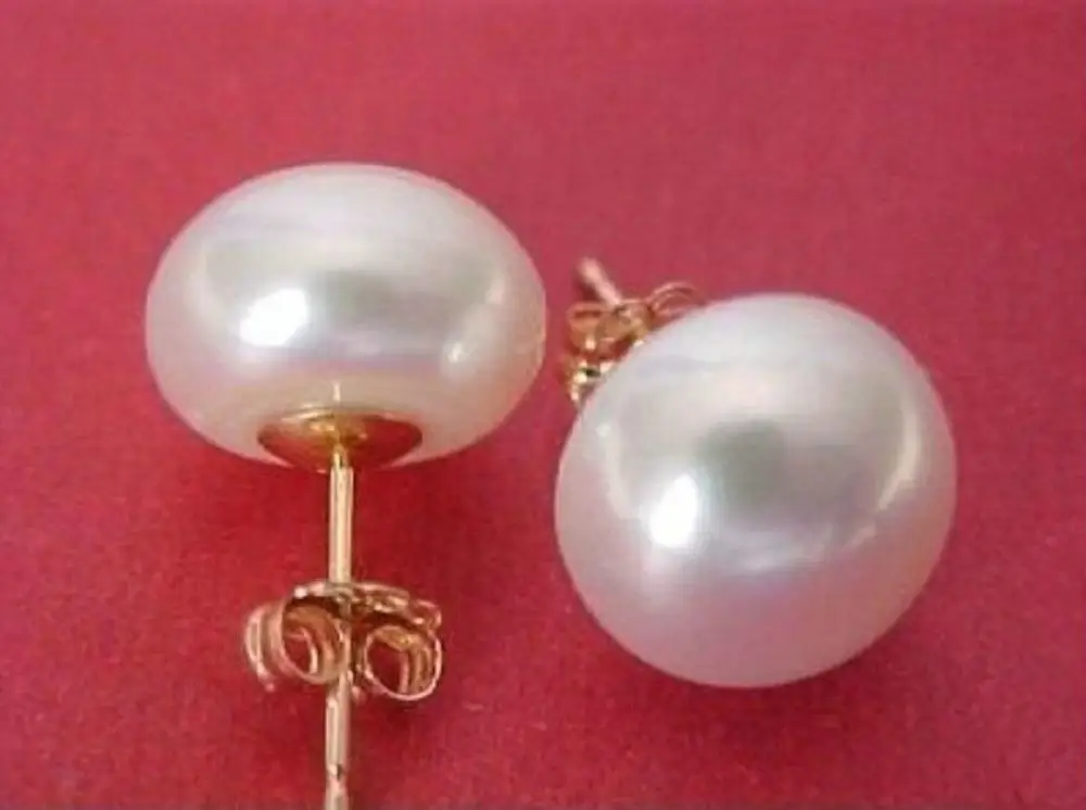 

a pair of 10-11mm south sea white pearl earring k