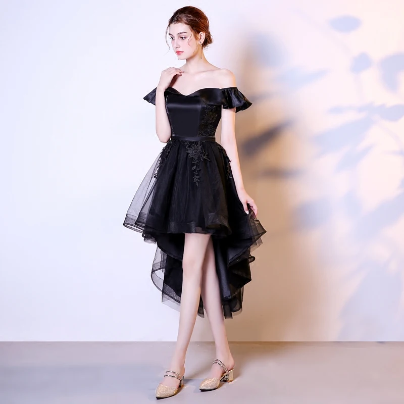 Женское вечернее платье черное со шнуровкой длиной ниже колена для