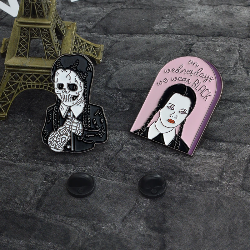 Эмалированная булавка для семьи Addams череп скелет среда готический значок ведьмы