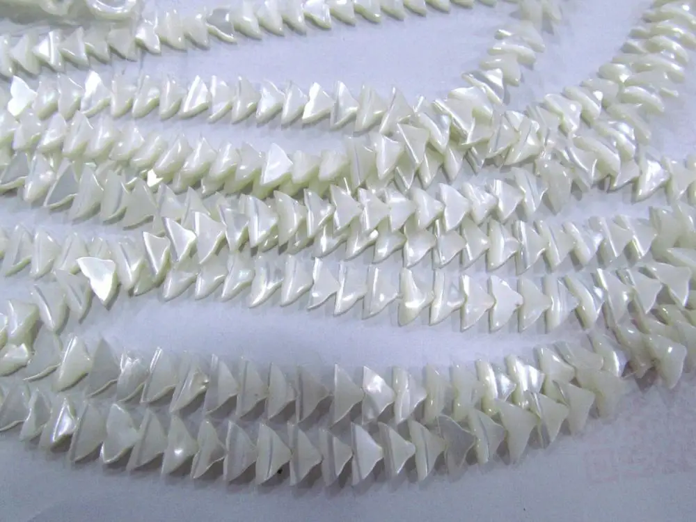 

wholesale 2strands natural MOP shell jewelry White MOP triangle fish carved shell beads loose beads 6-10mm