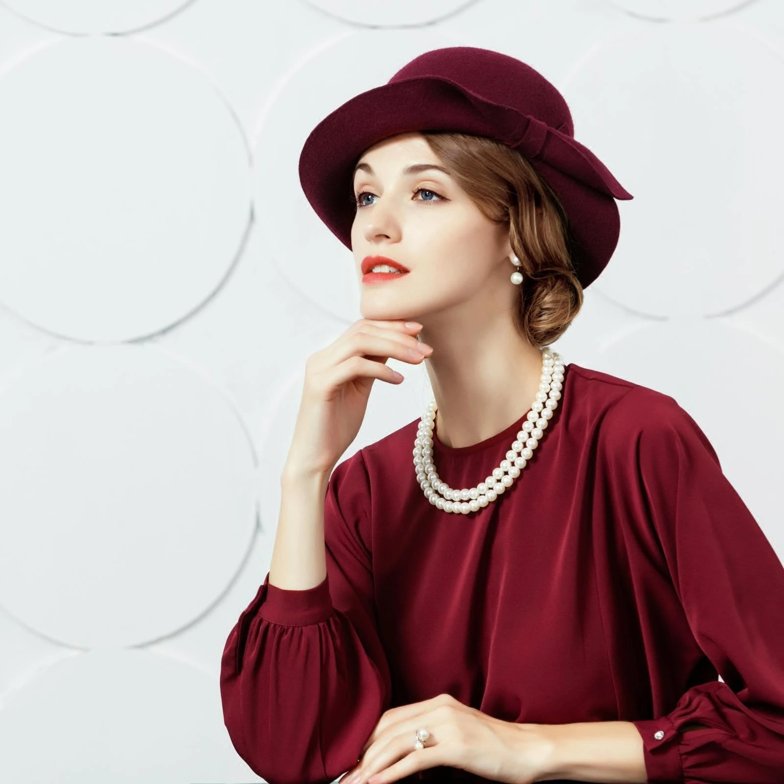 Новое поступление, женские шапки, Цветочная модная шерстяная шляпа Fedora, женские повседневные Элегантные женские шерстяные кепки, теплая английская бейсболка с меховым помпоном, B-7471