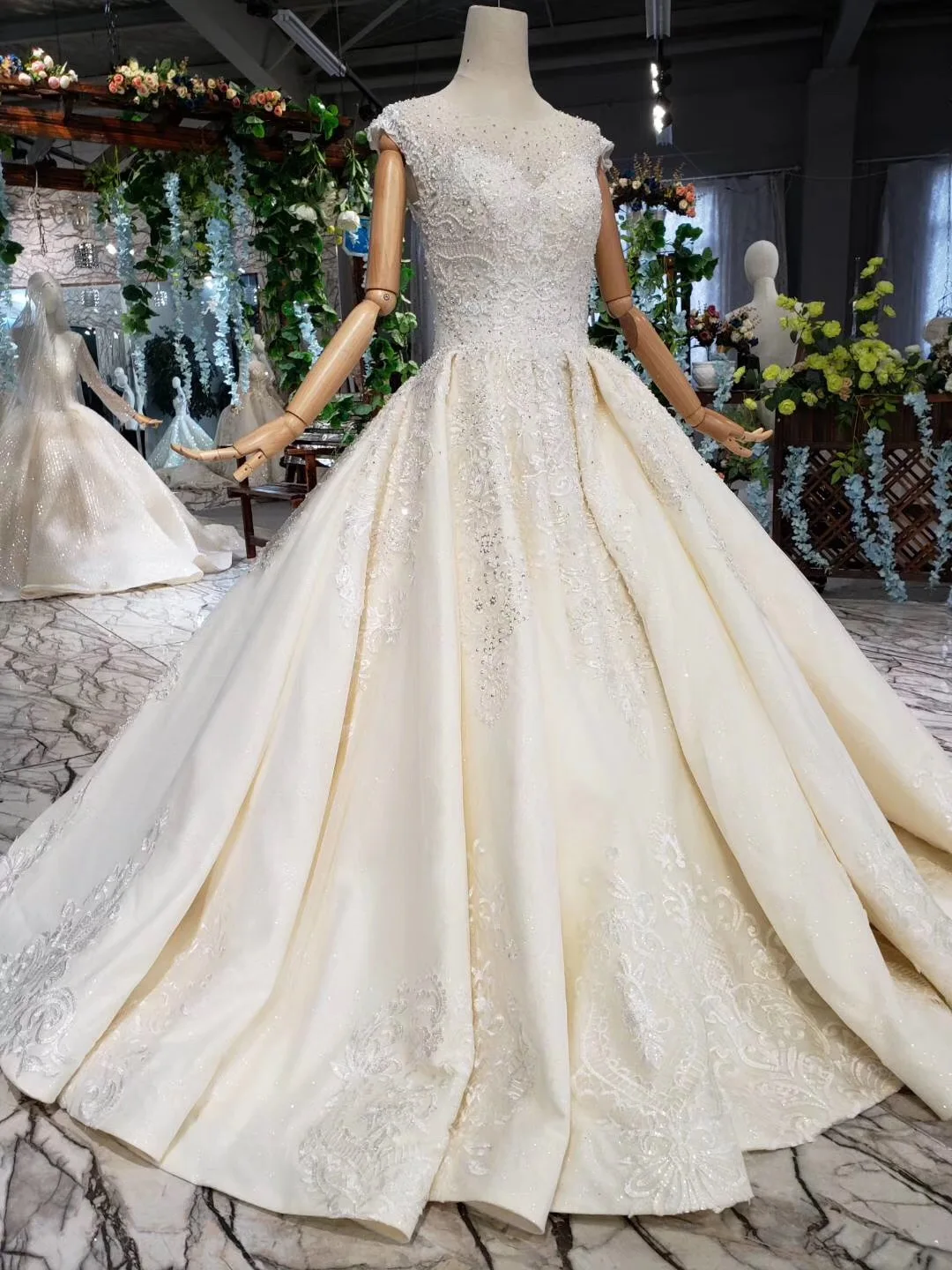 Vestido De Novia Corto Wedding Dresses 2019 Lace Appliques A Line Vintage Satin Wedding Dress Plus Size Champagne Bridal Gown
