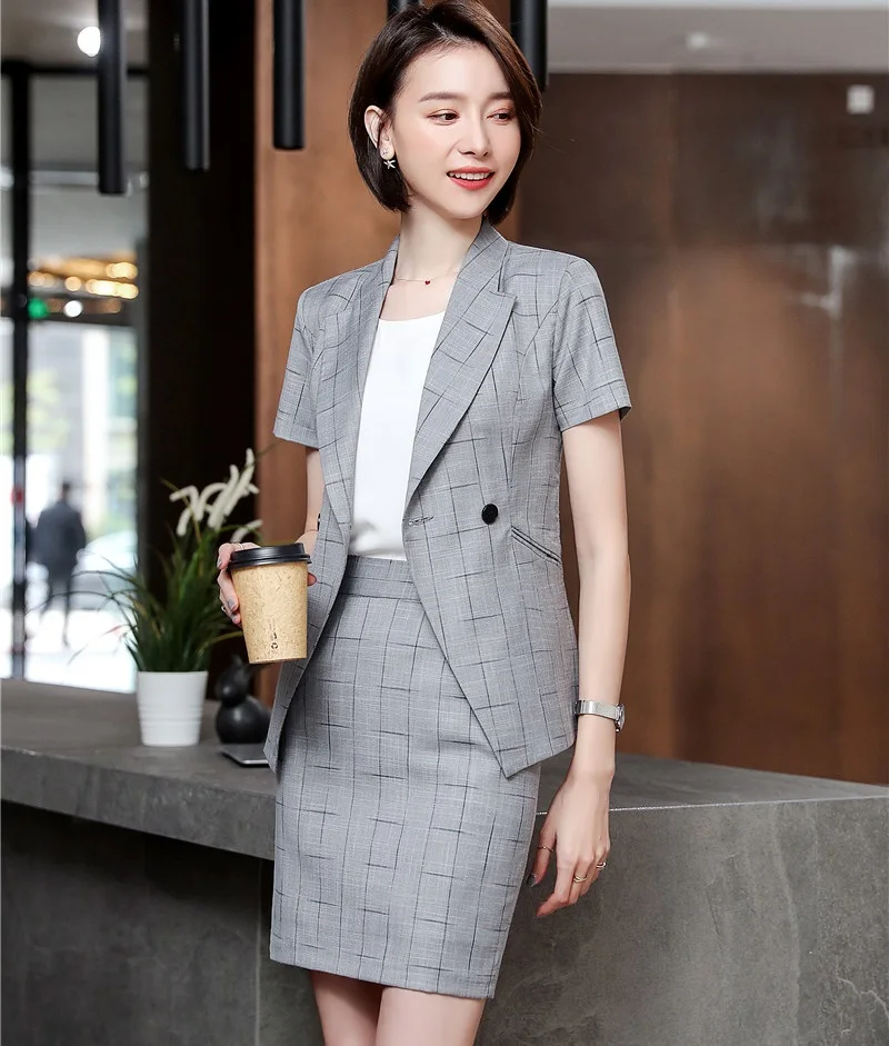 Женский деловой костюм в клетку пиджак и юбка офисном стиле профессиональный