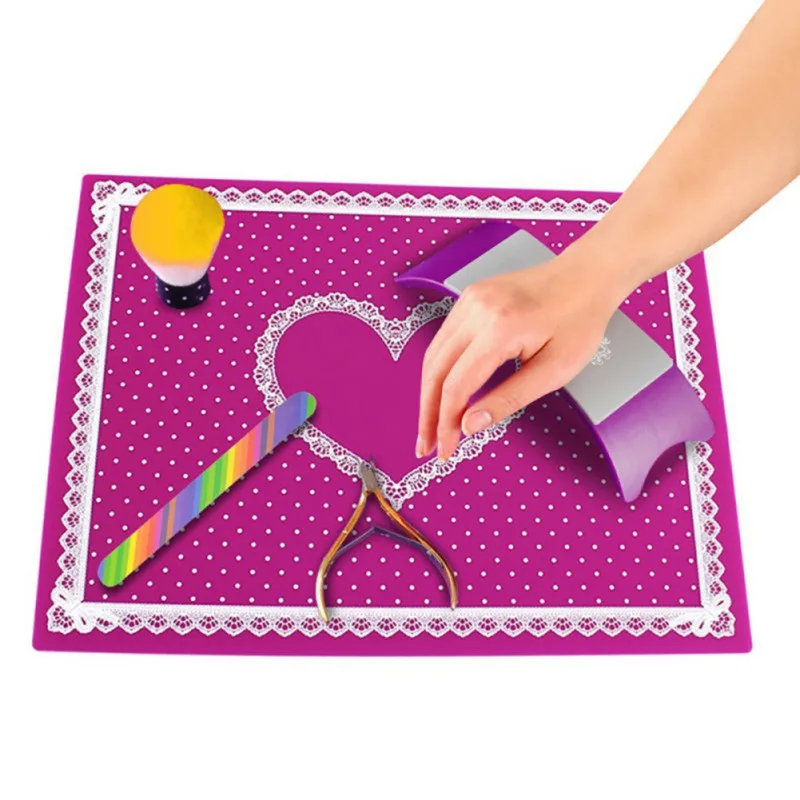 Красивые силиконовые накладки для ногтей в форме сердца можно мыть и складывать