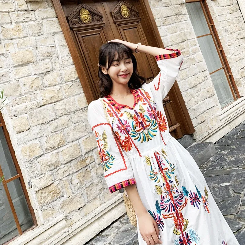 Женское винтажное платье трапециевидной формы с круглым вырезом и вышивкой