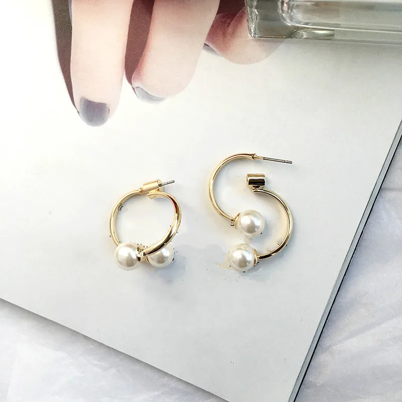 Серьги-гвоздики в стиле барокко с жемчугом | Украшения и аксессуары