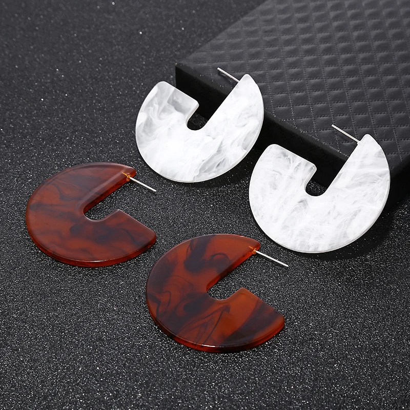 Массивные коричневые/белые геометрические круглые акриловые висячие серьги