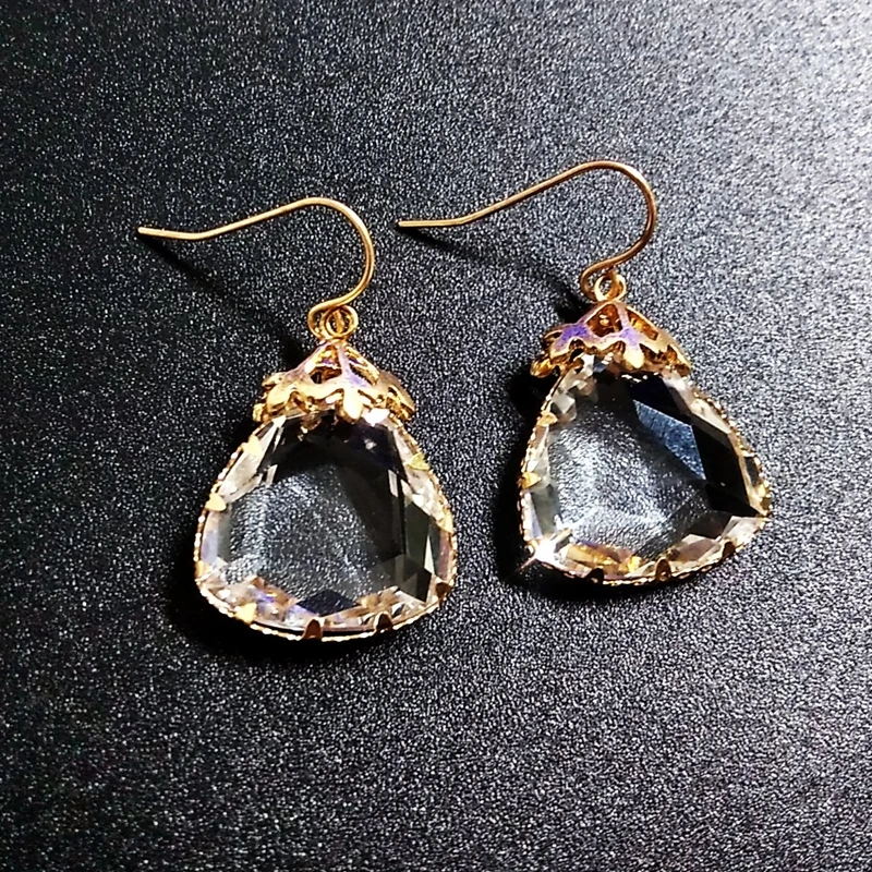 Длинные женские белые серьги подвески из натурального камня кварцевый и