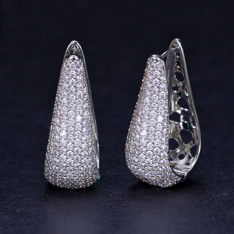 Элегантные минималистские серьги Huggie из белого циркония с кристаллами драгоценными камнями в виде кольца из розового золота