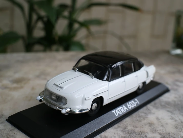 1:43 модели легкосплавных автомобилей классический автомобиль с высокой