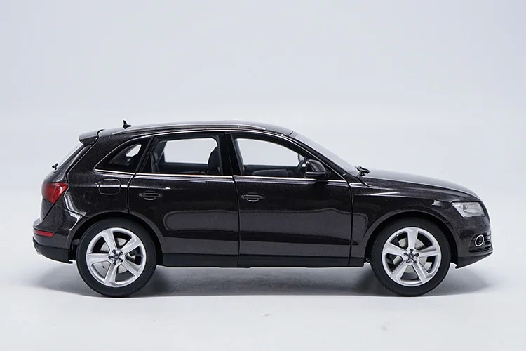1/18 2013 AUDI Q5 SUV литая под давлением Металлическая Модель автомобиля игрушки для детей Подарки оригинальная коробка коллекция игрушек