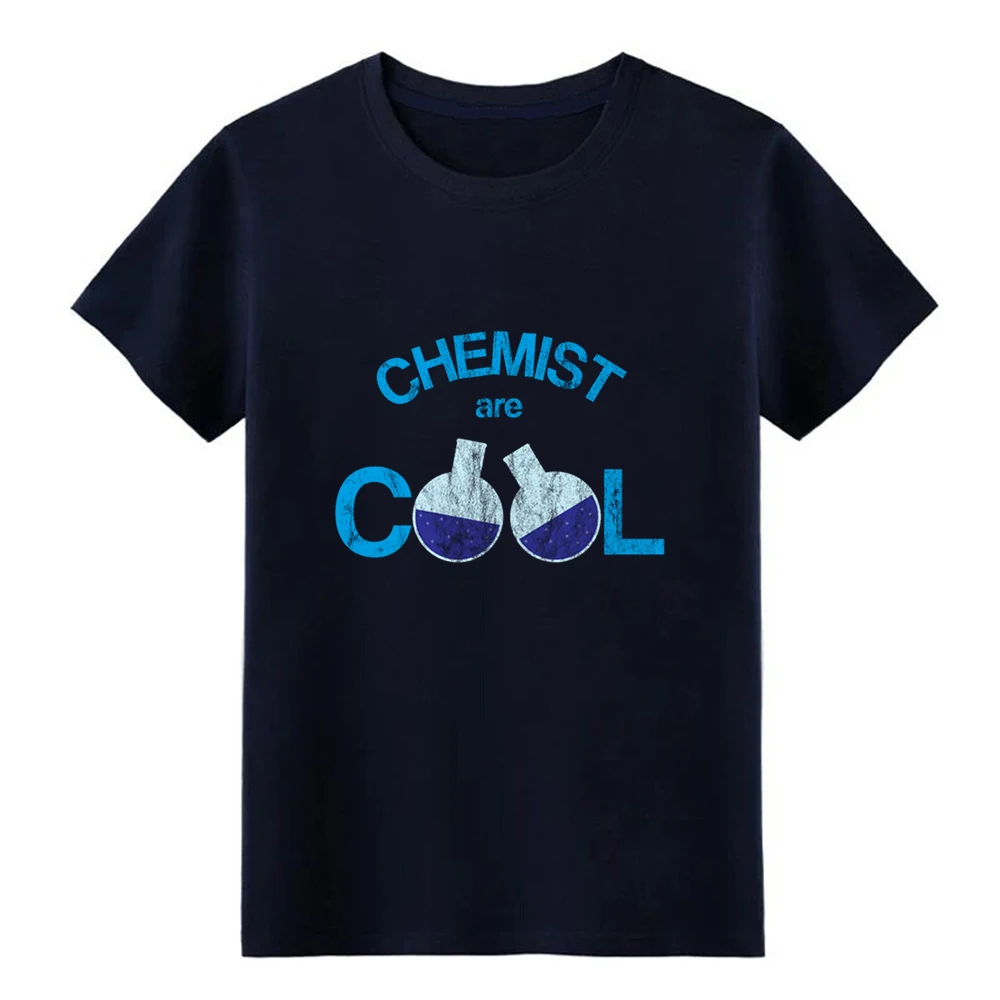 Мужская футболка Chemist are cool Chemistry gift с принтом вырезом лодочкой и надписью
