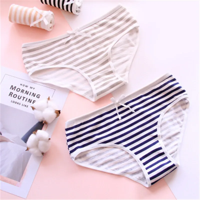 Girls striped underwear fashionable and fresh cotton material closer to the skin a variety of colors light breathable |