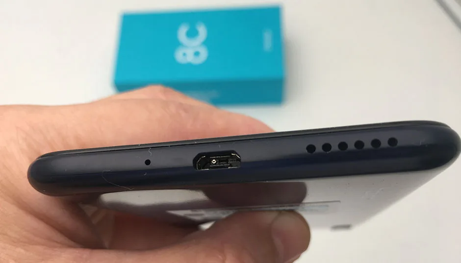 8c Honor 8c 3 слота Face ID 6,26 дюймов Восьмиядерный процессор Snapdragon 632, фронтальная камера 4000 МП, двойная камера заднего вида мАч