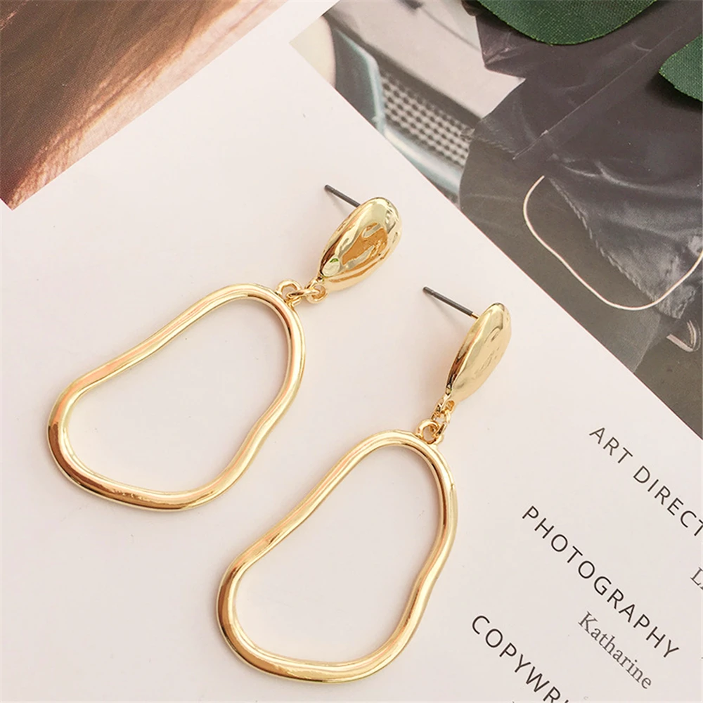 

Fashionable sexy temperament lady gem ear is acted the role of, hyperbole hollow out metallic geometry ear is nailed