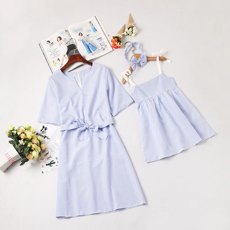 Летняя одежда для мамы и дочки платье в полоску родителей детей одинаковые