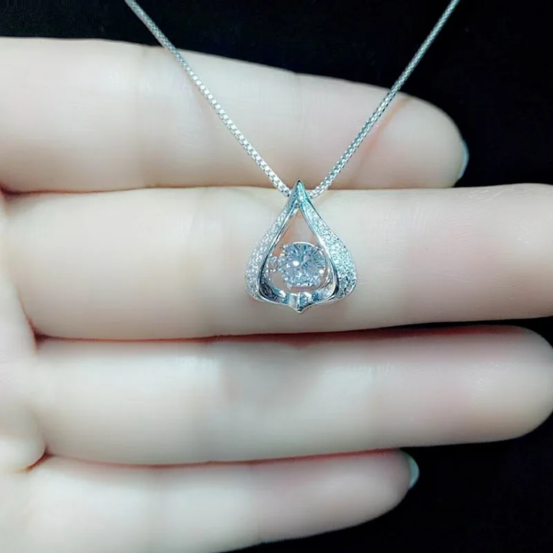Женское колье из серебра 925 пробы с изображением мигающего сердца от