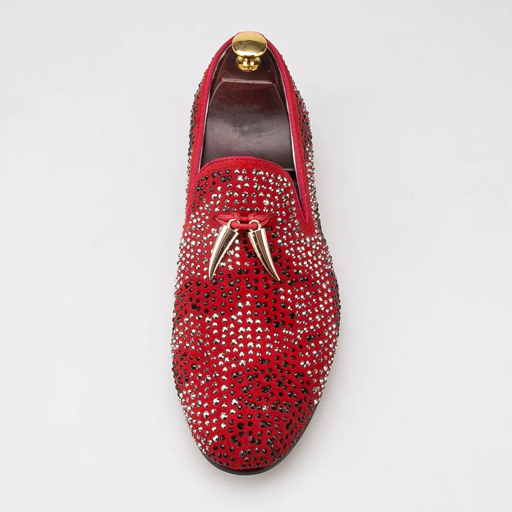 Красные и черные замшевые мужские туфли с золотыми кисточками изысканными