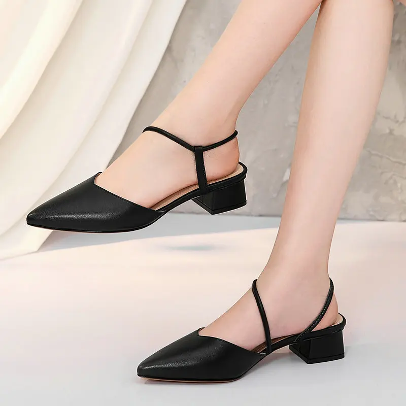 Летняя женская обувь из натуральной кожи на среднем каблуке с острым носком без