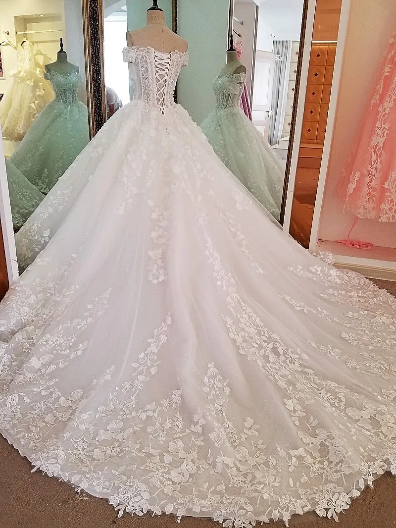 Свадебное платье с аппликацией и Королевским шлейфом винтажное бальное без