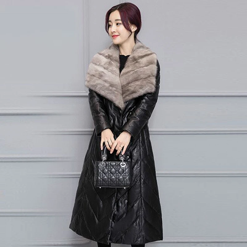 Женская теплая куртка длинная из искусственной кожи с меховым воротником