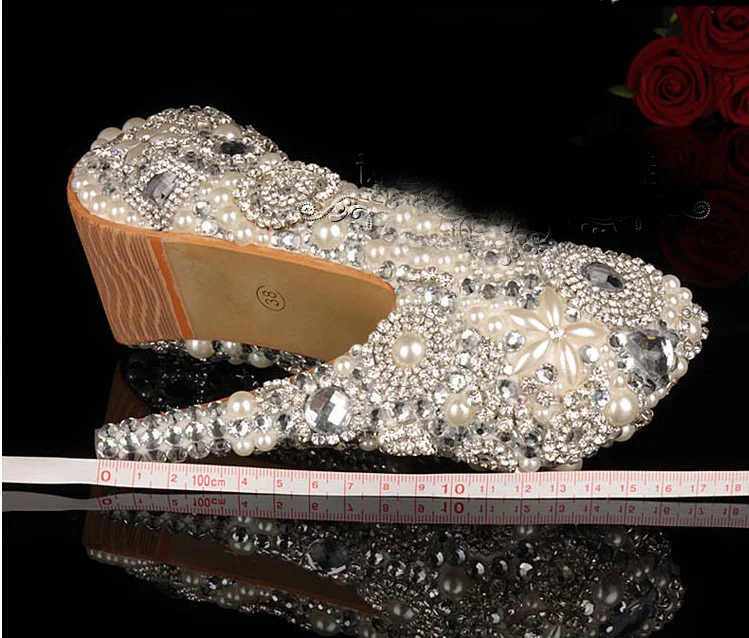 Свадебные туфли цвета слоновой кости с открытым носком на высоком каблуке