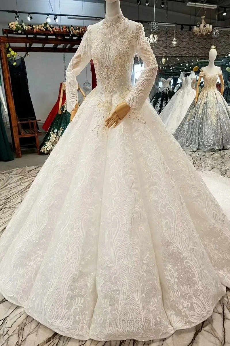 Винтажное бальное платье с жемчугом и кисточками королевским шлейфом