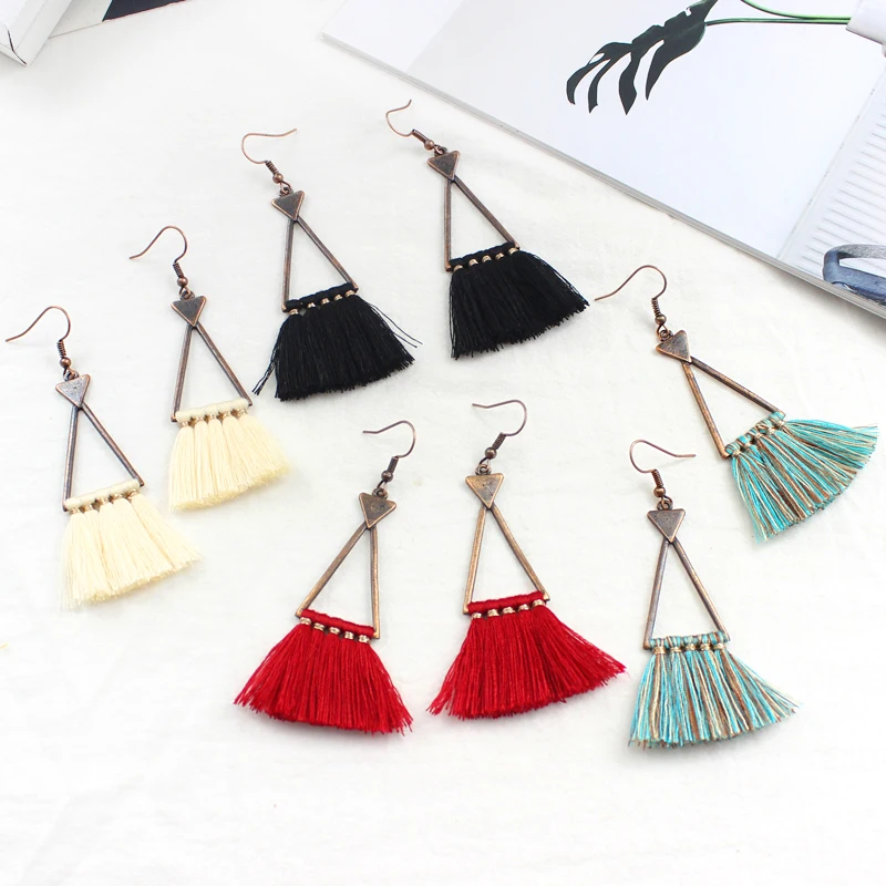 Высококачественное гротескное прилегающее к треугольниками и серьги с