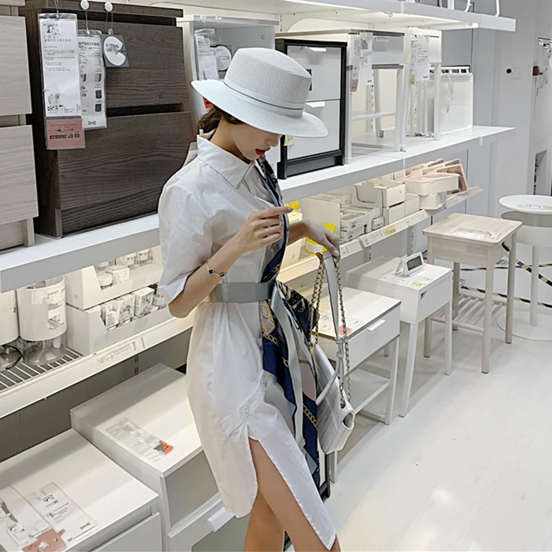 Платье рубашка черарт белое с цепочкой и принтом летнее корейское дизайнерское