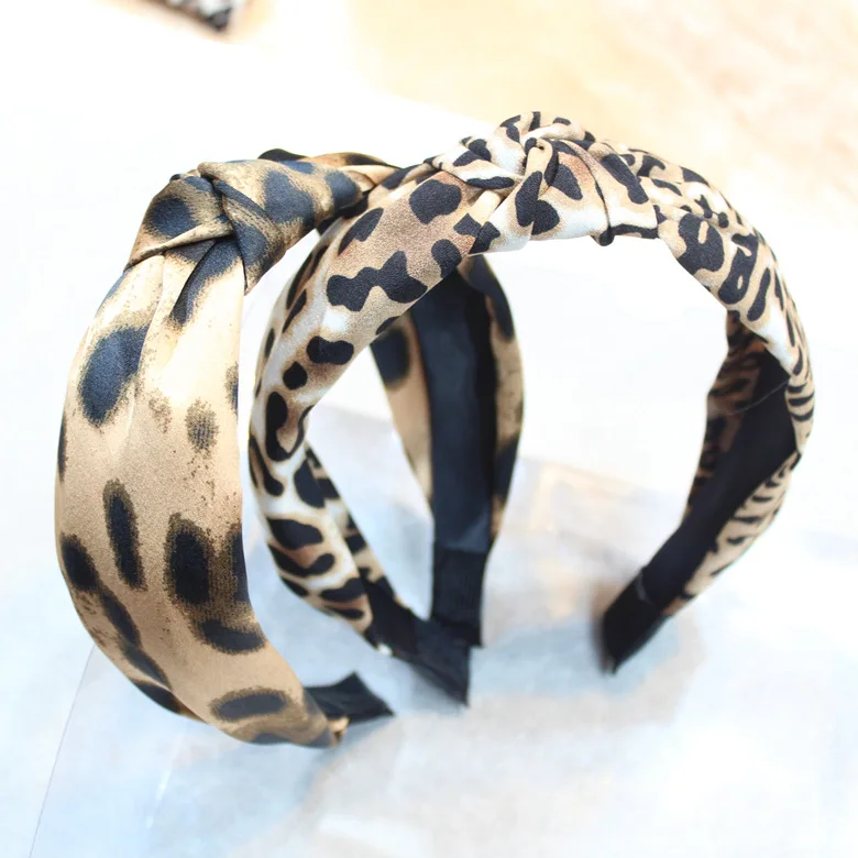 Модная ободок с леопардовыми пятнами для женщин.