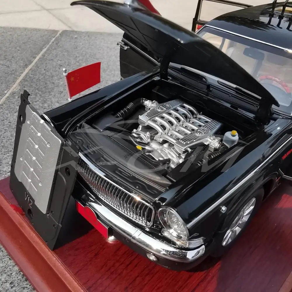 Модель автомобиля DiecastCar 1:24 70 лет парад на годовщину (черный) + небольшой подарок! |