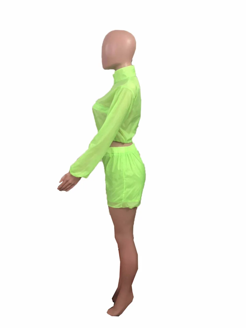 Женский неоновый комплект из куртки на молнии с капюшоном и шортов высокой