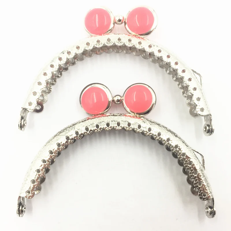 Kiss Clasps Fermoir Сумочка с ручкой кошелек серебристого цвета фуксии рюшами в виде