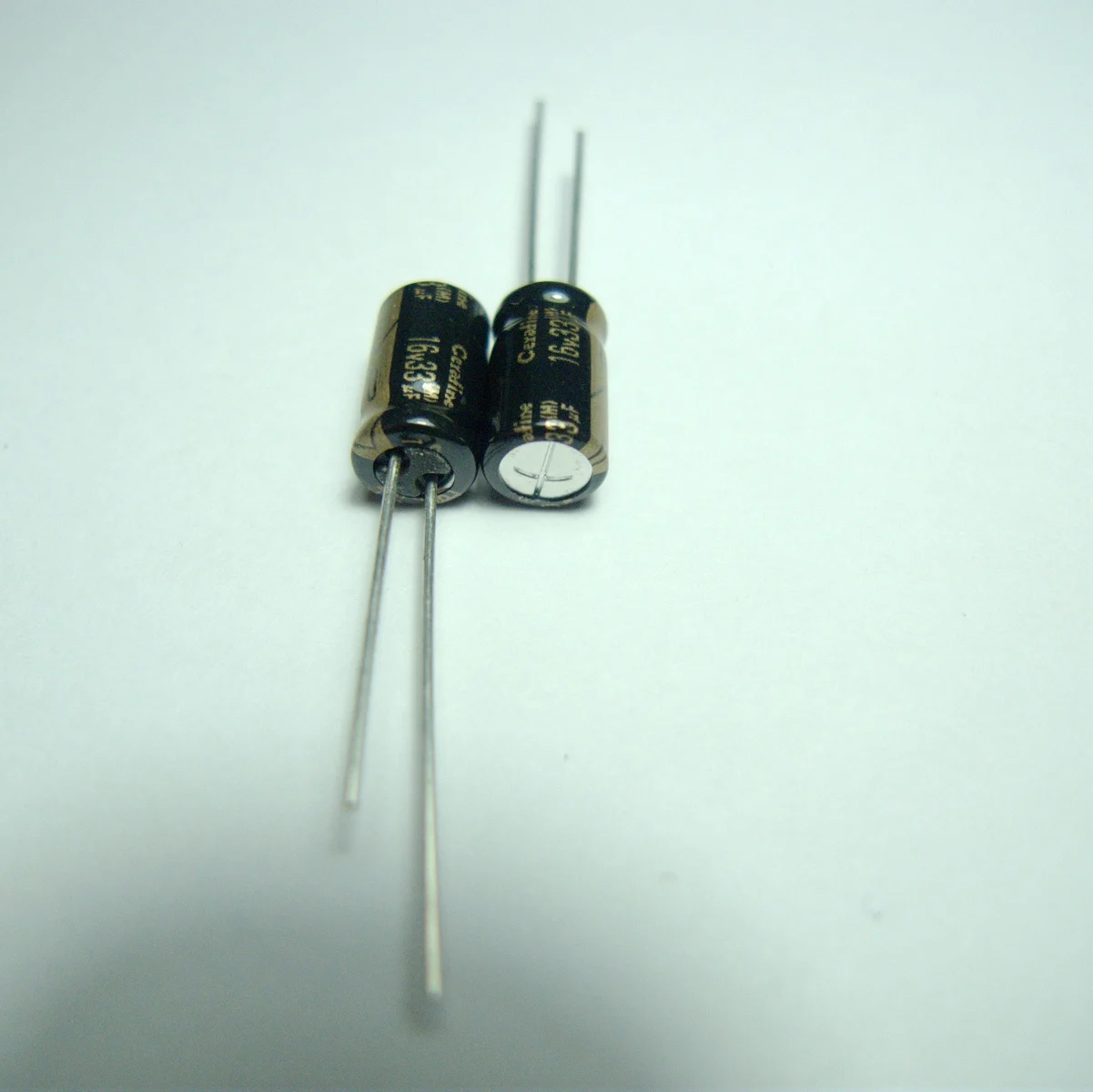 

20pcs/50PCS New ELNA Cerafine 16v33uf copper audio capacitor foot audio super capacitor electrolytic capacitors free shipping