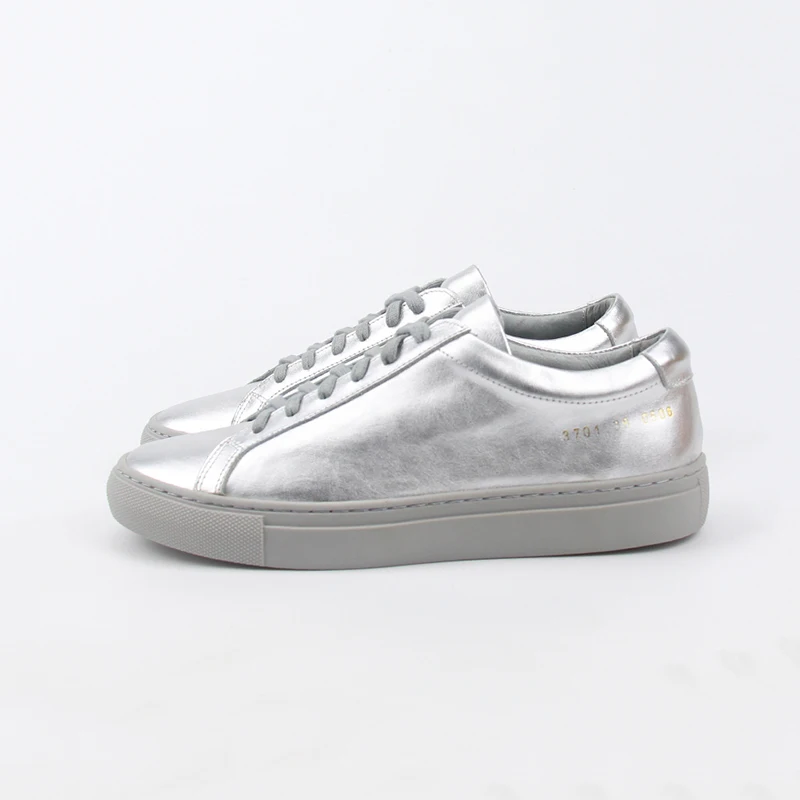 Женские туфли из натуральной кожи на плоской подошве серебристые шнуровке