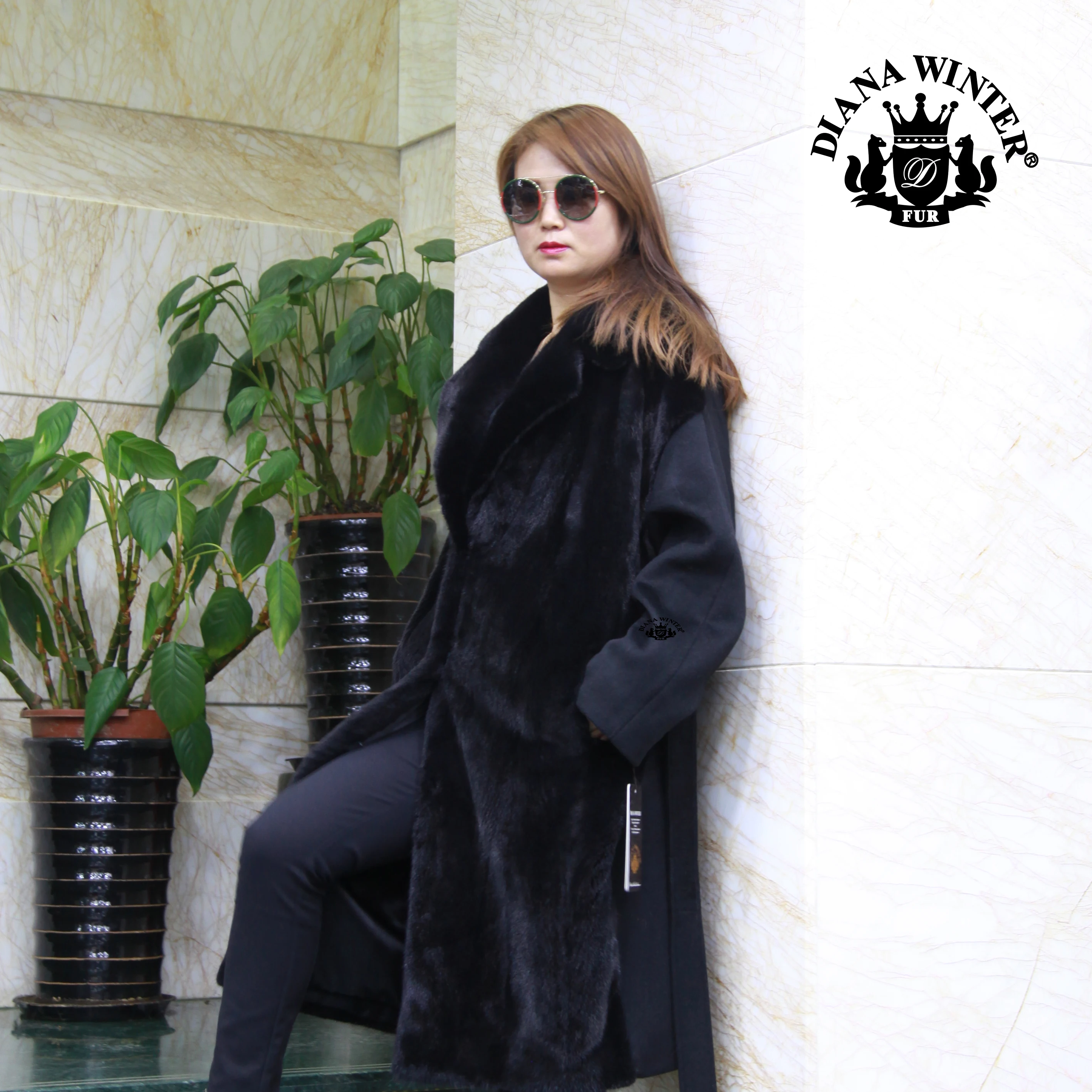 Зимнее теплое пальто модная трендовая кожаная норковая куртка Женское