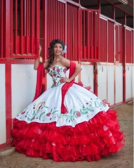 Горячие Продажи Белый И Красный Многоуровневое Вышивка Quinceanera Платье 2017 Новый