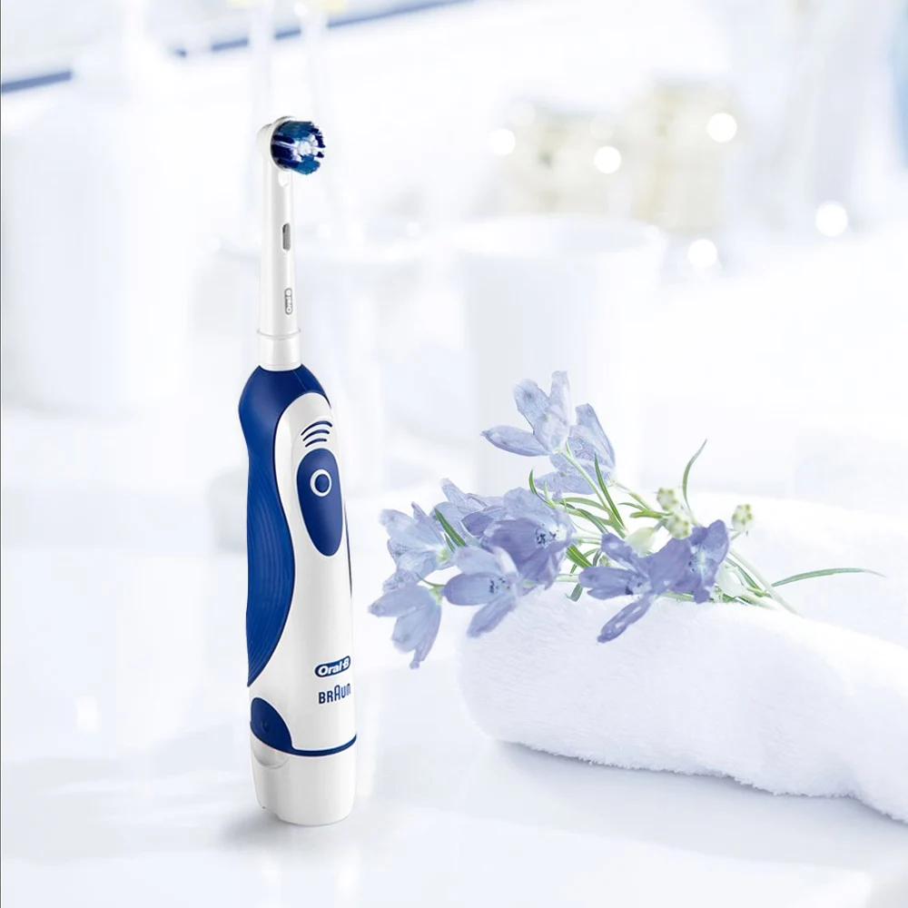 Электрическая зубная щетка Oral B Sonic отбеливающая без аккумулятора на батарейках