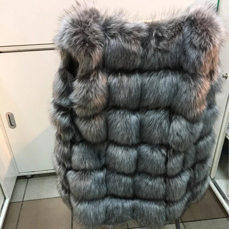 

AKSLXDMMD High Quality Fur Vest Coat Luxury Faux Fox Warm Women Coat Vests Winter Fashion Women Coats Jacket Gilet Veste YR061